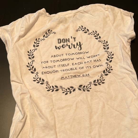 White ‘Don’t Worry’ Rolled Short Sleeve Shirt, Mathew 6:34, Size Small - Picture 3 of 4